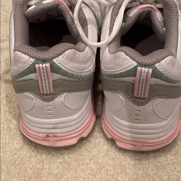 New Balance Tennis Shoes - Picture 5 of 8